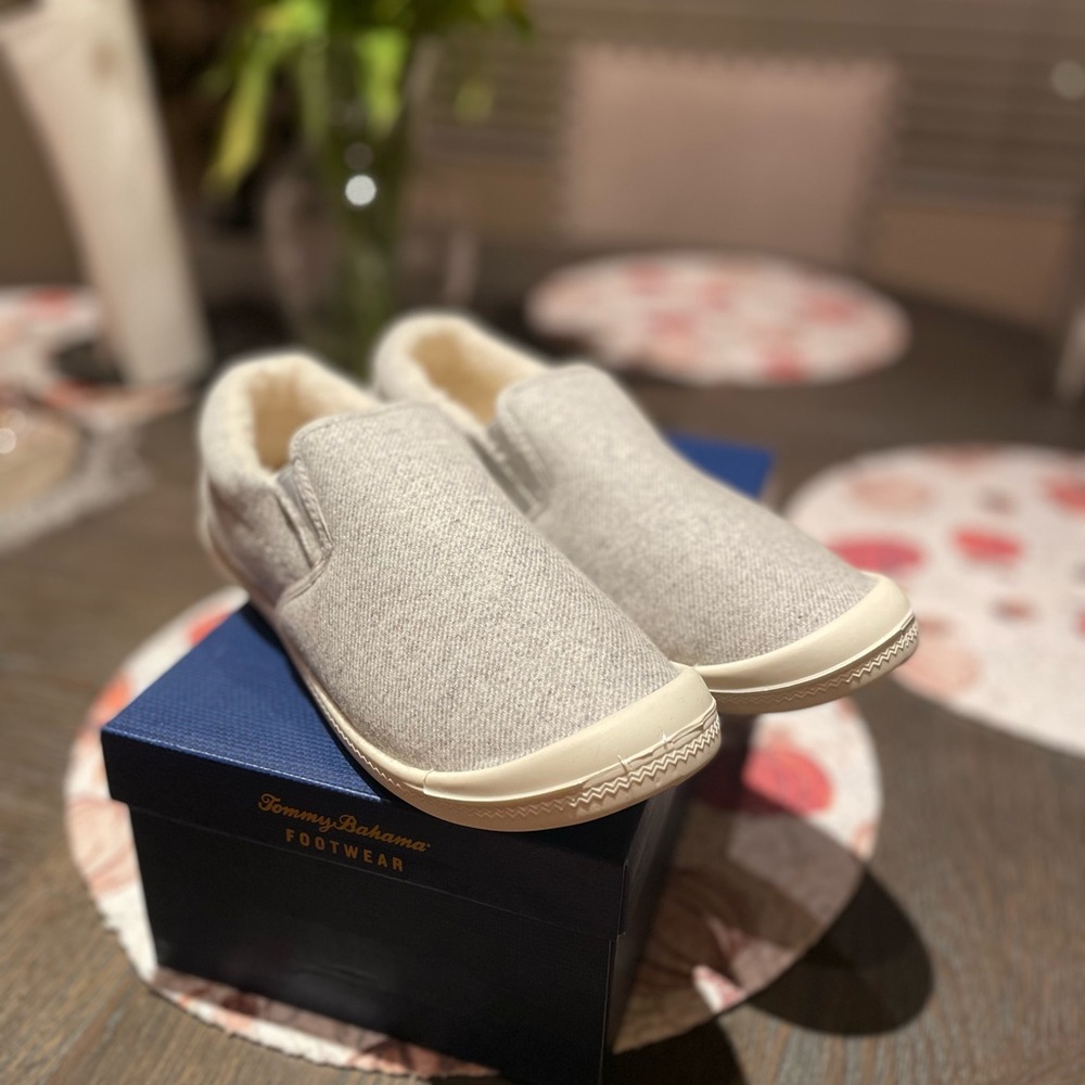 Tommy Bahama Slip-ones - Picture 4 of 4